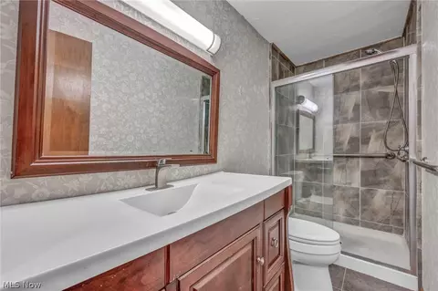 Bath - 131 Yunker Ct, Elyria, OH 44035 photo 1 of 3