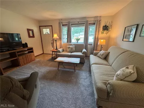 Living - 6116 Thunderbird Dr, Mentor, OH 44060 photo 1 of 3