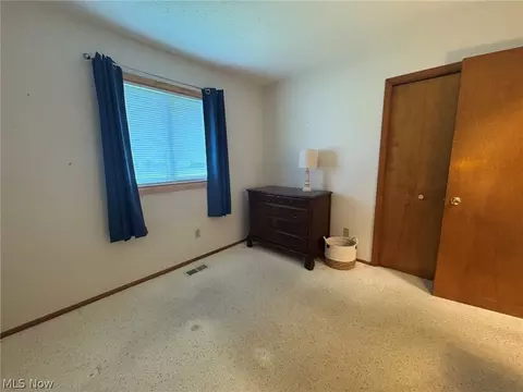 Bedroom - 6116 Thunderbird Dr, Mentor, OH 44060 photo 6 of 6