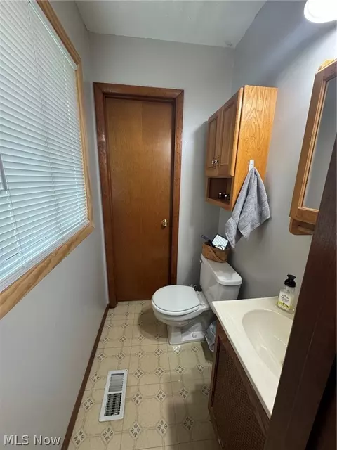 Bath - 6116 Thunderbird Dr, Mentor, OH 44060 photo 2 of 2