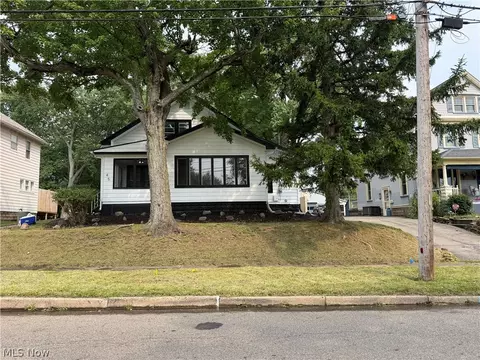 45 Summit Ave, Niles, OH 44446
