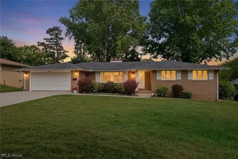 800 Woodview Dr NE, Massillon, OH 44646