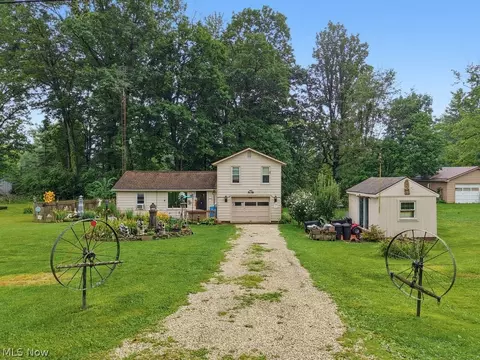 2072 Hilltop Dr, Carrollton, OH 44615