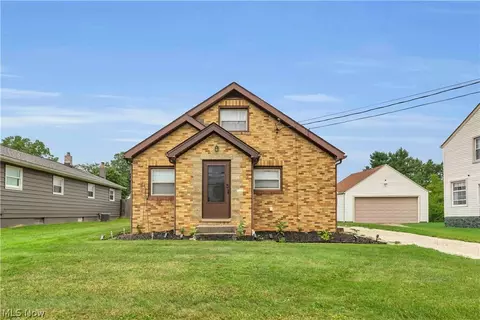 313 Woodside Ave NE, North Canton, OH 44720