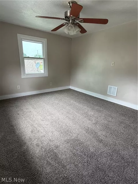 Bedroom - 456 W Wilson St, Struthers, OH 44471 photo 6 of 9