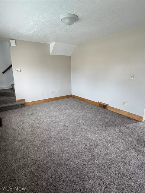Living - 456 W Wilson St, Struthers, OH 44471 photo 2 of 4