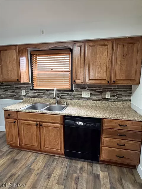 Kitchen - 456 W Wilson St, Struthers, OH 44471 photo 2 of 6