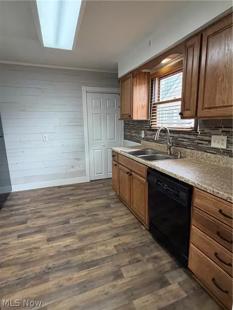 Kitchen - 456 W Wilson St, Struthers, OH 44471 photo 3 of 6