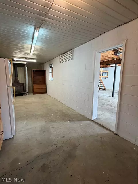 Entry Way - 456 W Wilson St, Struthers, OH 44471 photo 5 of 5