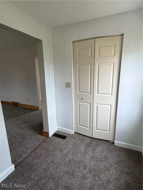 Entry Way - 456 W Wilson St, Struthers, OH 44471 photo 2 of 5