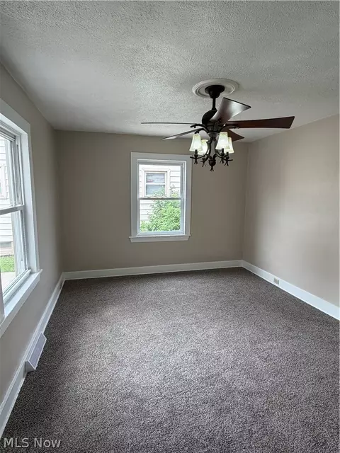 Living - 456 W Wilson St, Struthers, OH 44471 photo 4 of 4