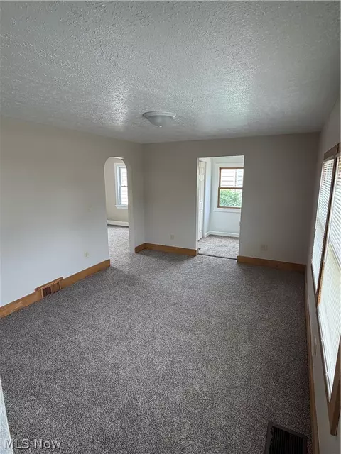Living - 456 W Wilson St, Struthers, OH 44471 photo 1 of 4