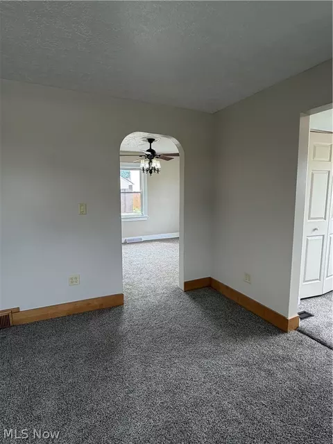 Entry Way - 456 W Wilson St, Struthers, OH 44471 photo 3 of 5