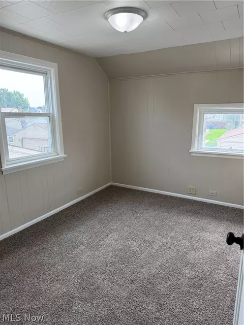 Bedroom - 456 W Wilson St, Struthers, OH 44471 photo 9 of 9