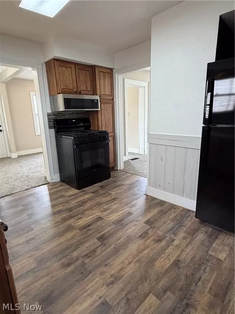 Kitchen - 456 W Wilson St, Struthers, OH 44471 photo 4 of 6