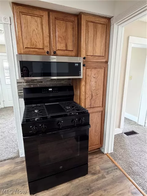 Kitchen - 456 W Wilson St, Struthers, OH 44471 photo 5 of 6