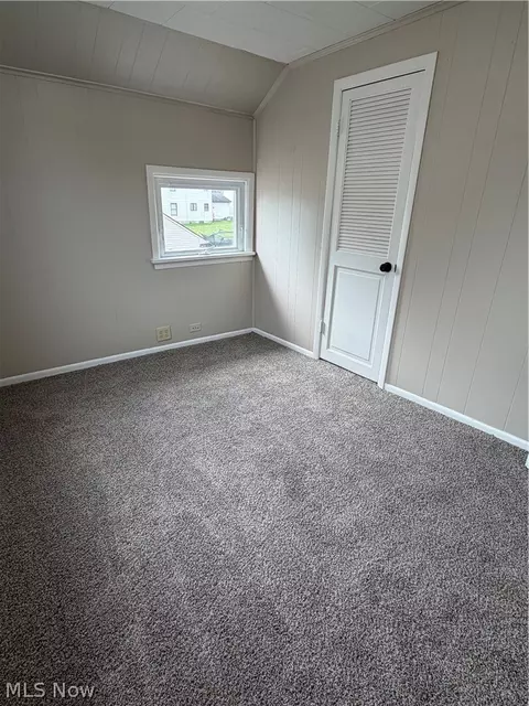 Bedroom - 456 W Wilson St, Struthers, OH 44471 photo 8 of 9