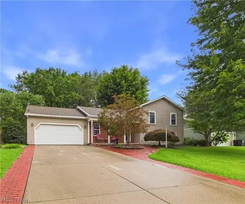 24 Maple Shade Dr, Marietta, OH 45750