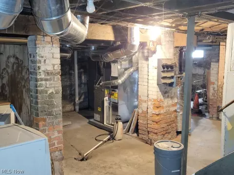 Entry Way - 261 Harrison St, Elyria, OH 44035 photo 2 of 2