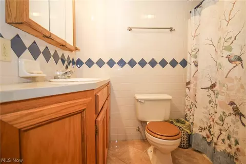 Bath - 980 Shamrock Dr, Barnesville, OH 43713 photo 1 of 3