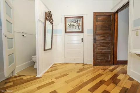 Entry Way - 980 Shamrock Dr, Barnesville, OH 43713 photo 2 of 2
