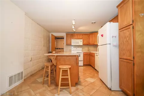 Kitchen - 980 Shamrock Dr, Barnesville, OH 43713 photo 2 of 3