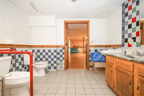 Bath - 980 Shamrock Dr, Barnesville, OH 43713 photo 3 of 3