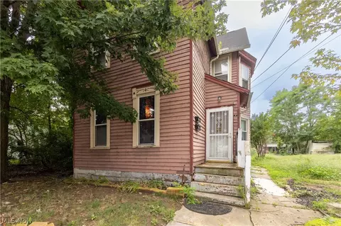 827 Starkweather Ave, Cleveland, OH 44113