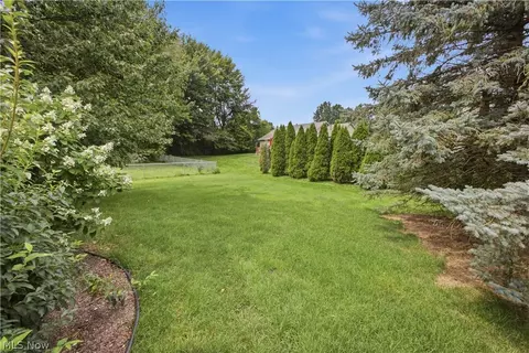 Exterior - 892 Mayfield Dr, Boardman, OH 44512 photo 6 of 8