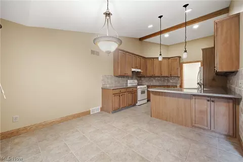 Other - 892 Mayfield Dr, Boardman, OH 44512 photo 4 of 15
