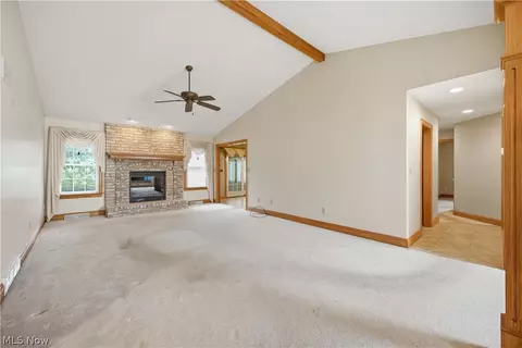 Living - 892 Mayfield Dr, Boardman, OH 44512 photo 2 of 4