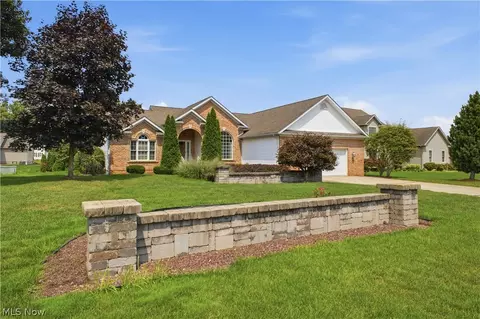 Exterior - 892 Mayfield Dr, Boardman, OH 44512 photo 3 of 8