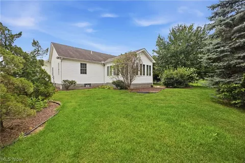 Exterior - 892 Mayfield Dr, Boardman, OH 44512 photo 5 of 8