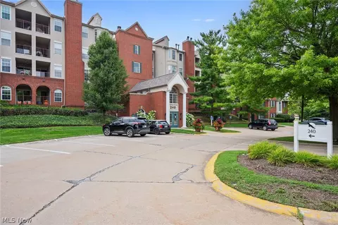240 Fox Hollow Dr #403, Mayfield Heights, OH 44124