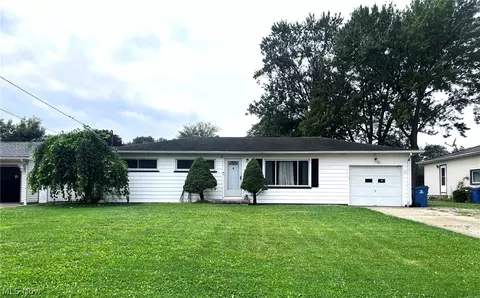 962 Adrian Cir, Girard, OH 44420