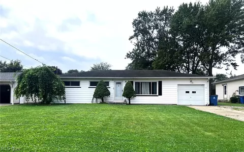 962 Adrian Cir, Girard, OH 44420