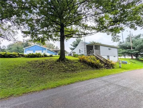 3086 Apollo Rd SE, Carrollton, OH 44615