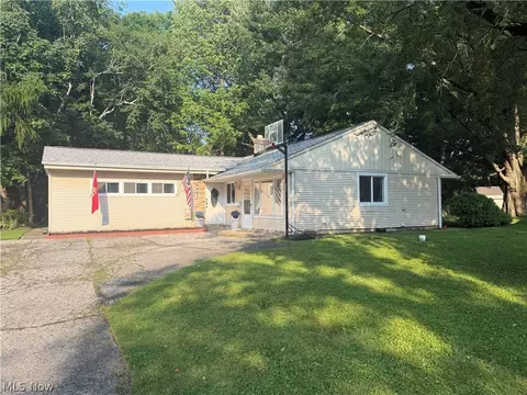 6407 Newland Rd, Parma Heights, OH 44130