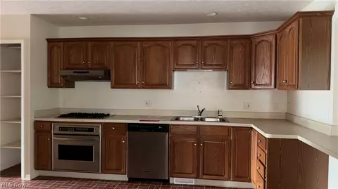 Kitchen - 4228 Castle Rdg, Akron, OH 44321 photo 1 of 1