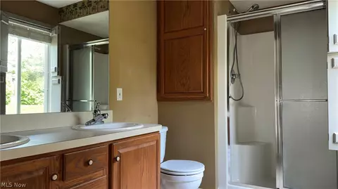 Bath - 4228 Castle Rdg, Akron, OH 44321 photo 1 of 2