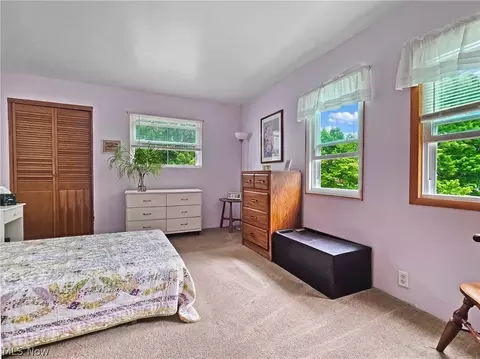 Bedroom - 27304 White Rd, Willoughby Hills, OH 44092 photo 3 of 9