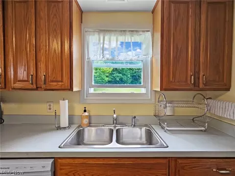 Kitchen - 27304 White Rd, Willoughby Hills, OH 44092 photo 7 of 7
