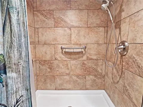 Bath - 27304 White Rd, Willoughby Hills, OH 44092 photo 2 of 5