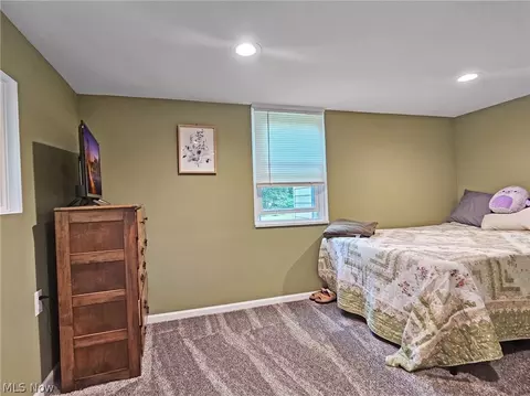 Bedroom - 27304 White Rd, Willoughby Hills, OH 44092 photo 1 of 9