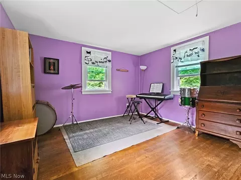 Bedroom - 27304 White Rd, Willoughby Hills, OH 44092 photo 6 of 9