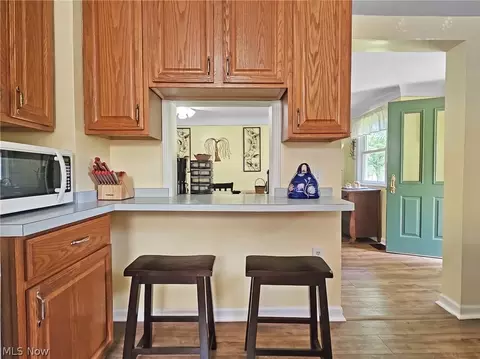Kitchen - 27304 White Rd, Willoughby Hills, OH 44092 photo 3 of 7