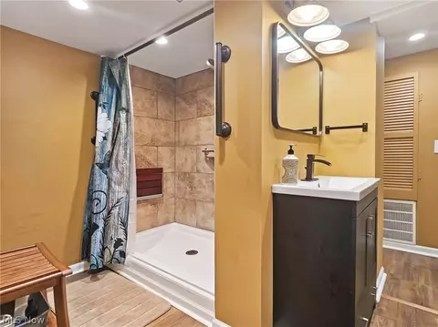Bath - 27304 White Rd, Willoughby Hills, OH 44092 photo 1 of 5