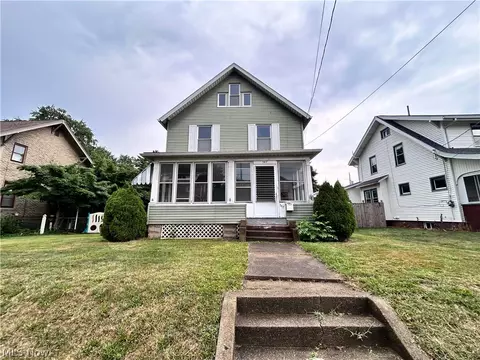 547 W Maple St, North Canton, OH 44720