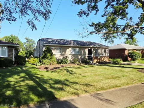 Exterior - 473 Augdon Dr, Elyria, OH 44035 photo 2 of 6