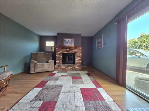 Living - 473 Augdon Dr, Elyria, OH 44035 photo 2 of 6